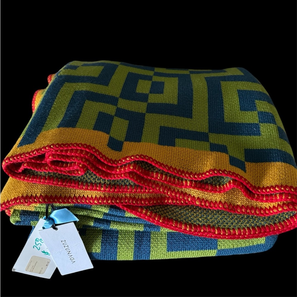 Zuzunaga throw blanket NWT